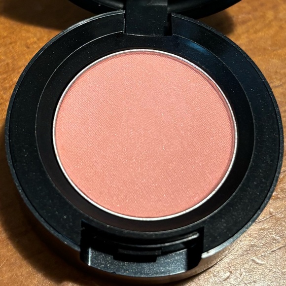 MAC Satin Eye Shadow Shell Peach - Picture 9 of 16